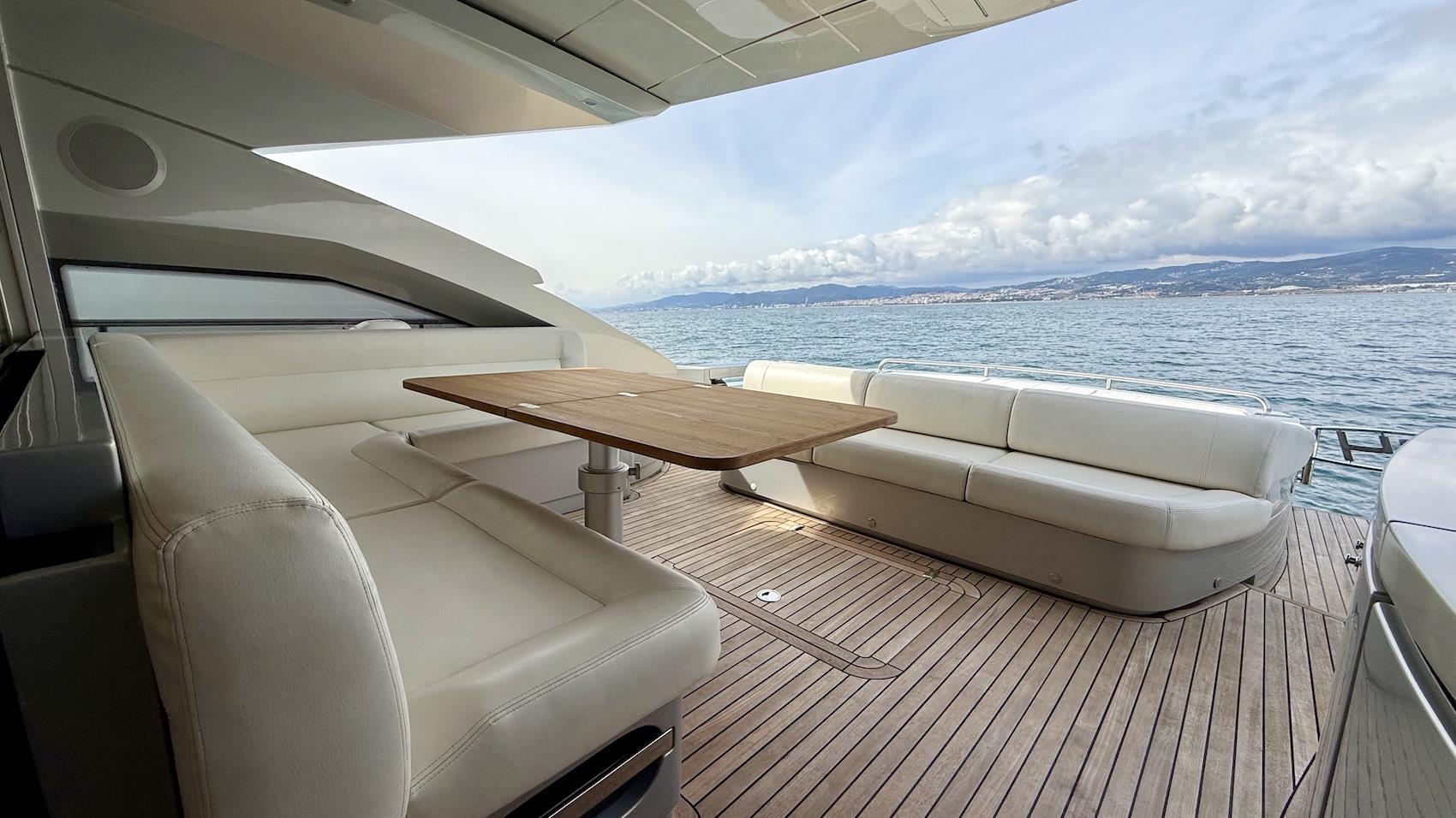 2011 PERSHING 64' 